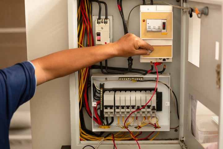 Why You should Buy Suitable Electrical Panels and Switches